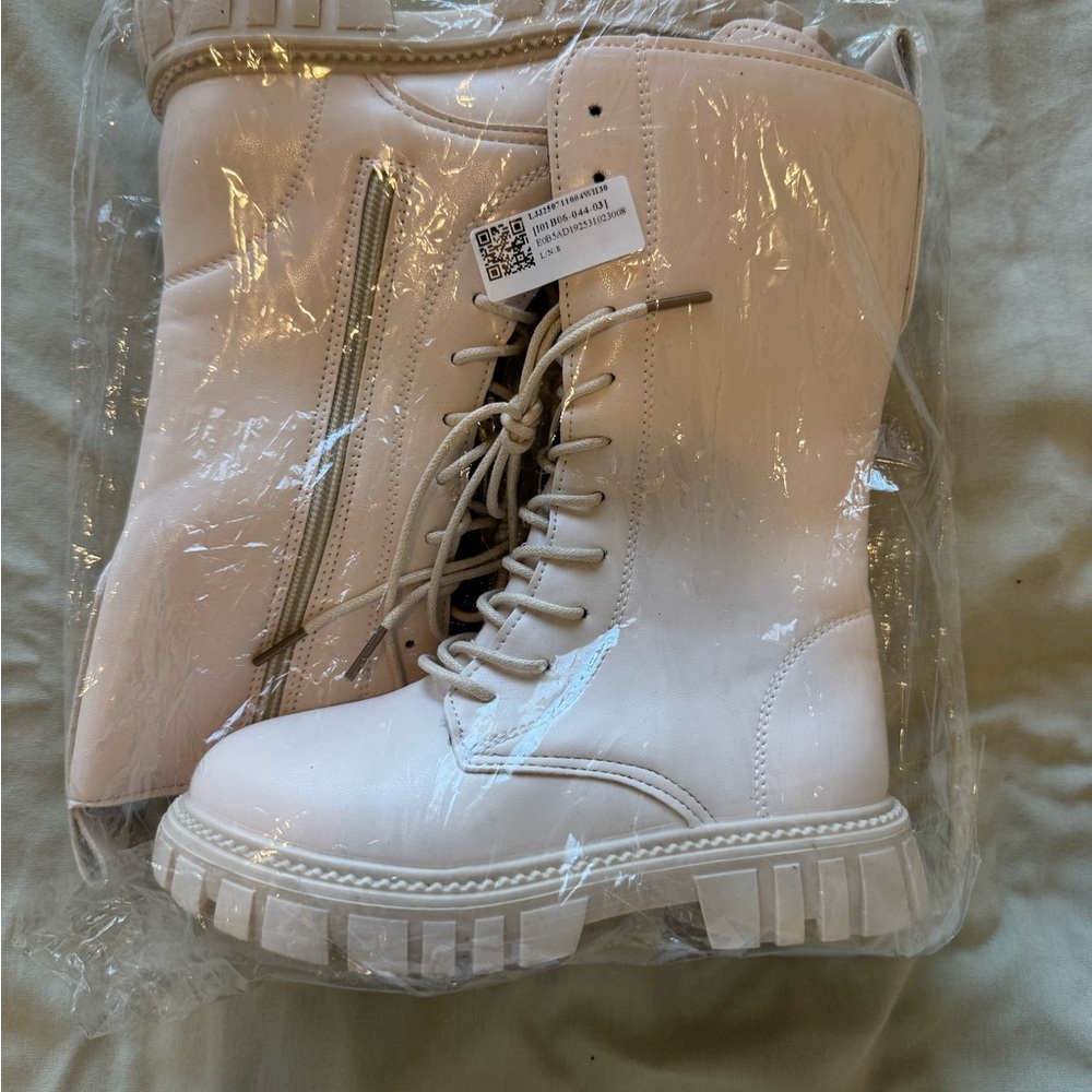 🌸 Kids Pale Pink Combat Boots – NEW – Size EU 30 (US 12–12.5)